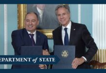 Secretary Blinken at a Joint Statement Signing Ceremony with Cook Islands Prime Minister Mark Brown, 26 September 2023